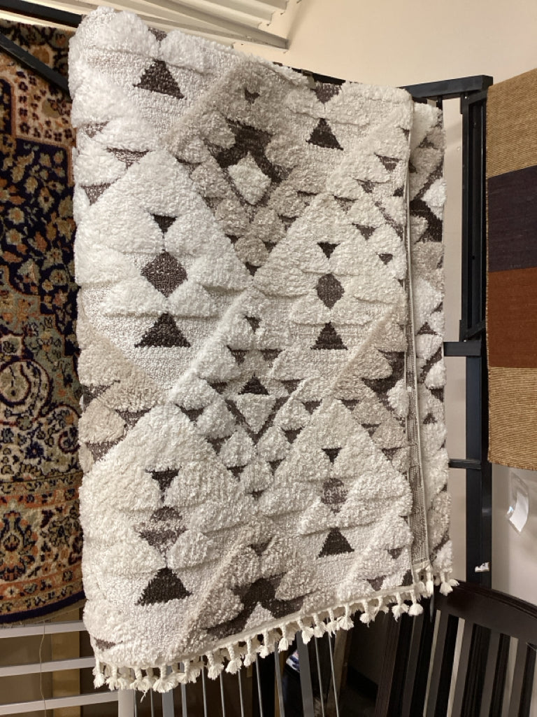 Safavieh Moroccan Rug / Cream & tan tassel shag with fringe 8 x 10
