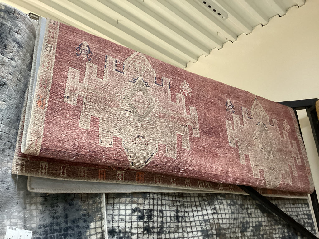 Jaipur Living Evadne Distressed Traiditional Pattern Rug 5' X 7'.6