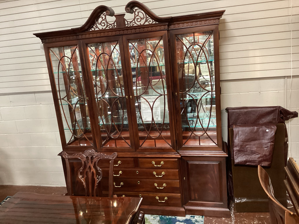 Thomasville Traditional Mahogany Bow-Front Sideboard 66x25x40