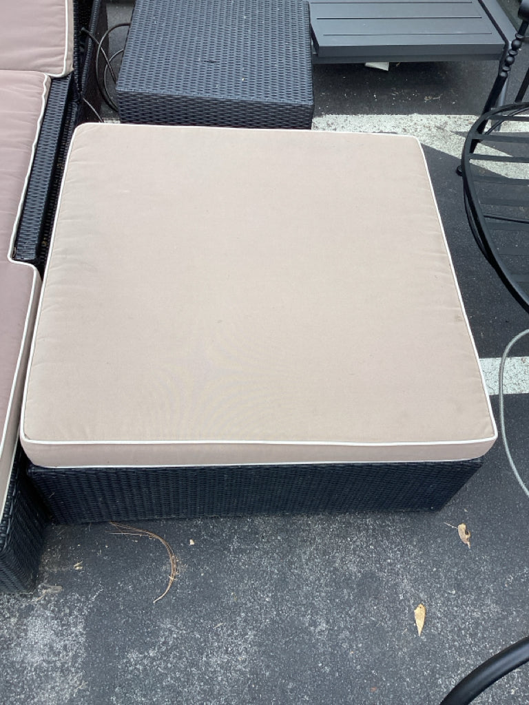 Outdoor Square Wicker Ottoman w/ Cushion