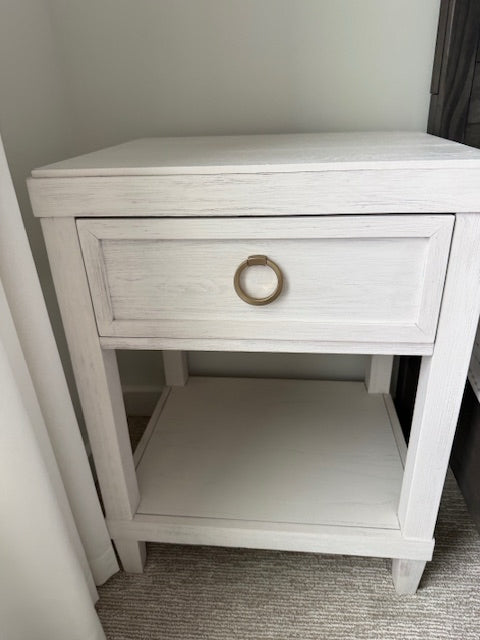 Bassett WHITE Ventura Bedside Table, 1 Drawer 22x18x29