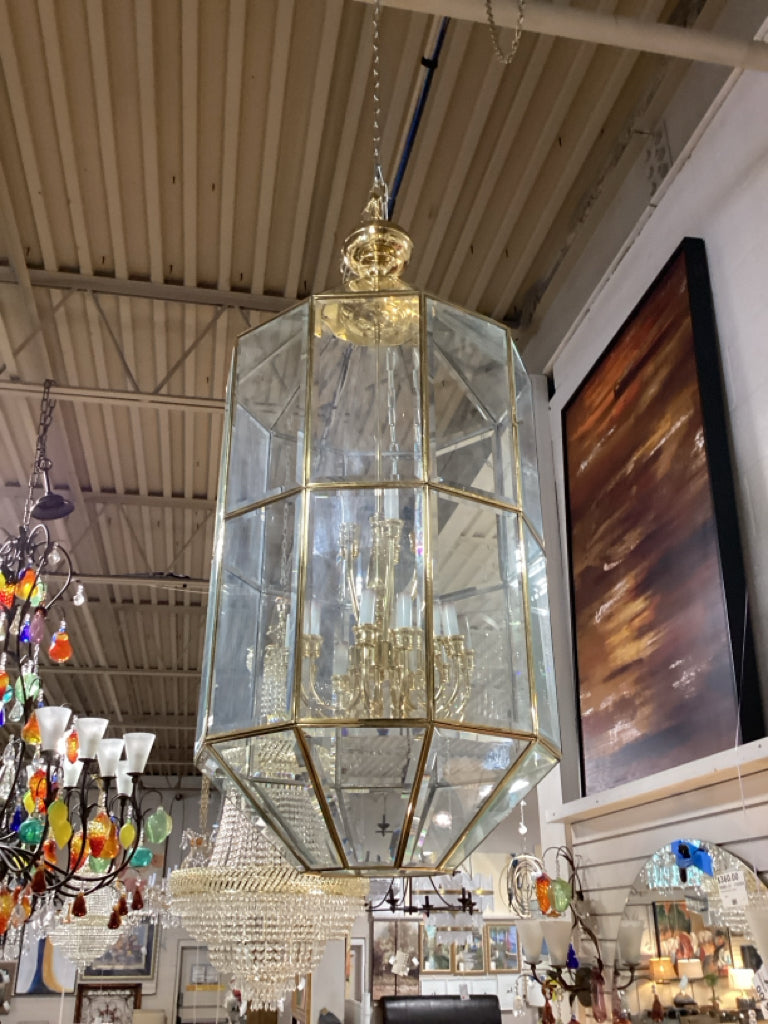 Chandelier/ brass & crystal lantern style 18 x 22 15 lights