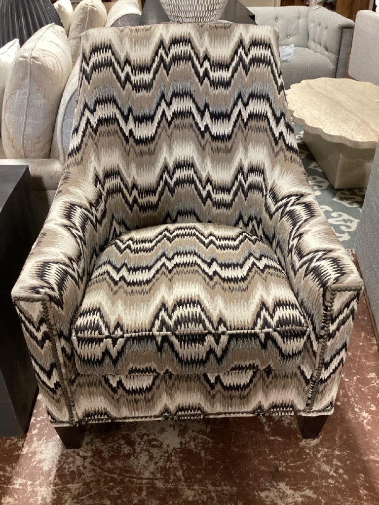 Thomasville Custom Accent Chair in Beige/Cream/Black ZigZag Pattern 30x24x38