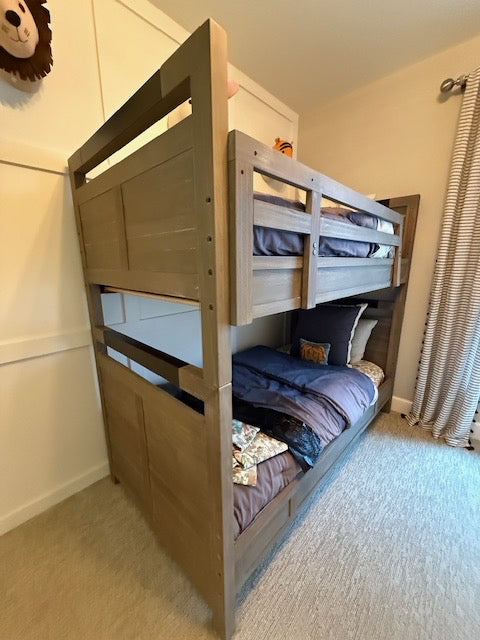 Universal Scummage twin/twin Bunk Bed w Ladder 80x43x72