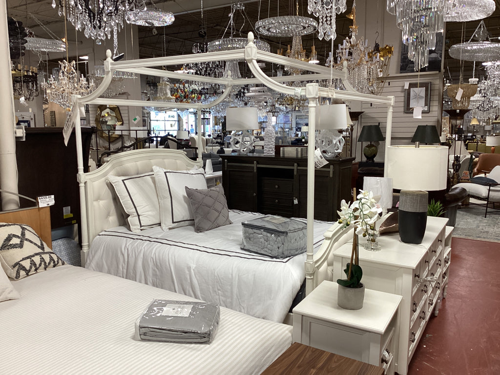 QUEEN Williams Sonoma BLYTHE Canopy Bed in Simply White