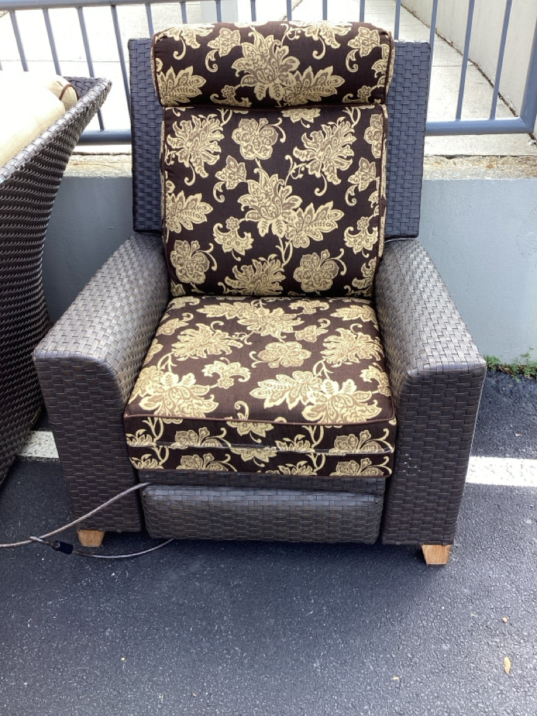 Outdoor Wicker recliner with cushions