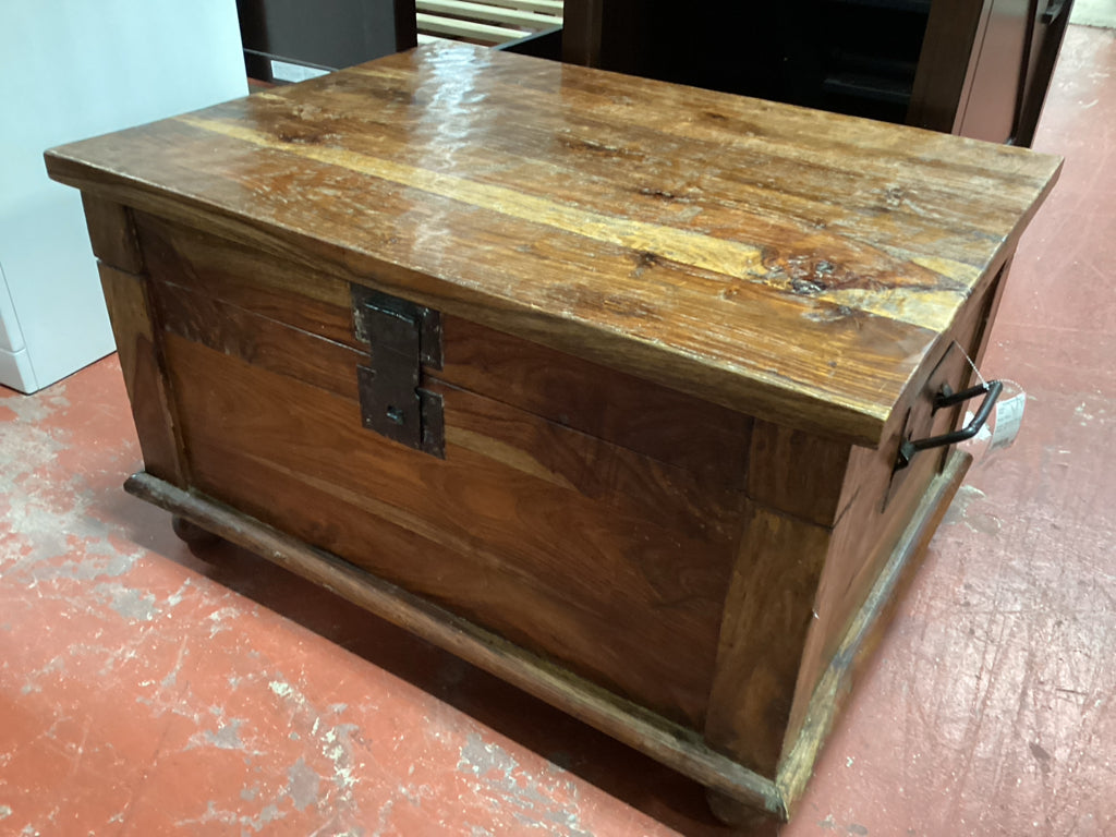 Rustic Blanket Wood Chest 34" X 21" X 19"