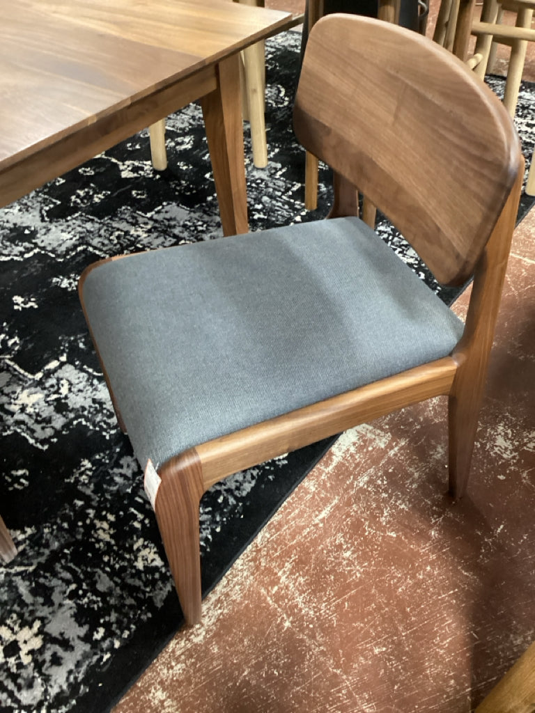 Set of Two Vincent Dining Chair in Walnut 2QKQ28BK