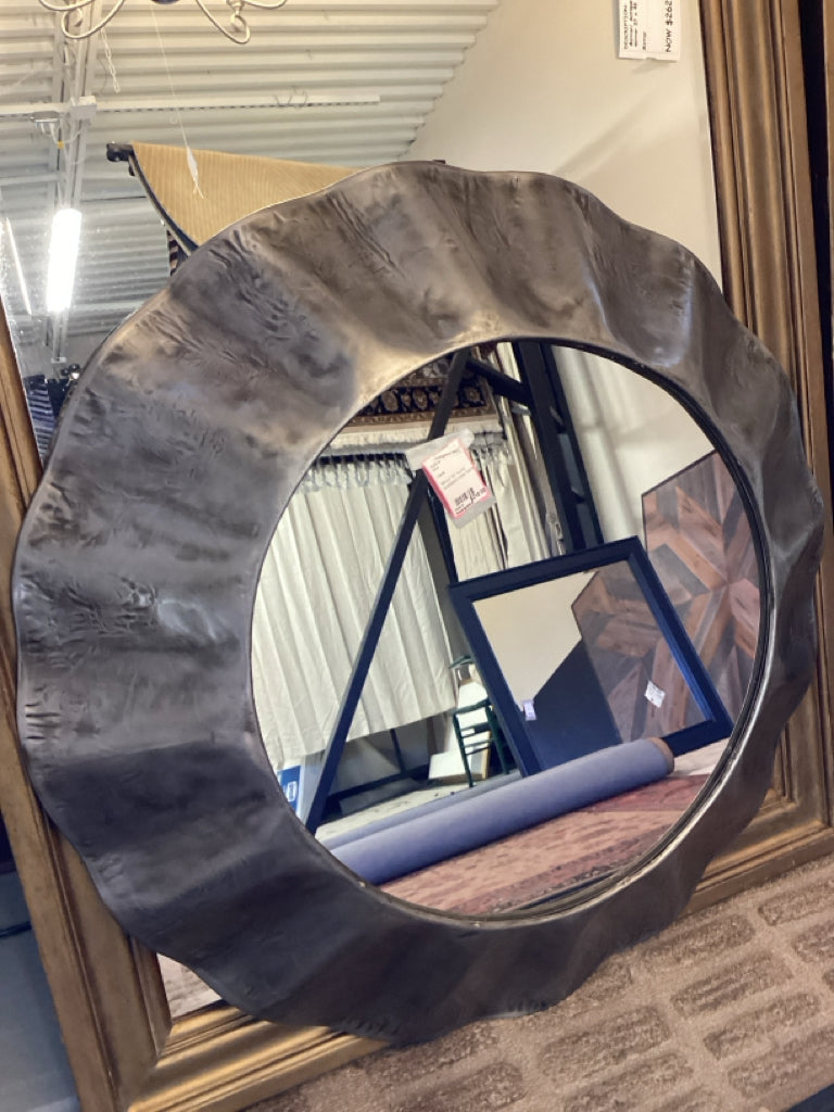 Mirror/ 34" round scalloped metal frame