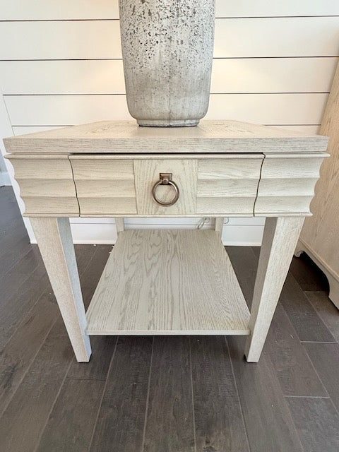 Universal California Rustic White Oak End Table 1 Drawer 23x27x26.5