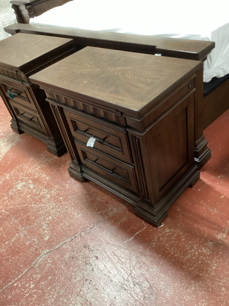 Haverty's Breckenridge dk brown 3 drwr Nightstand 32 x 19 x 30 high