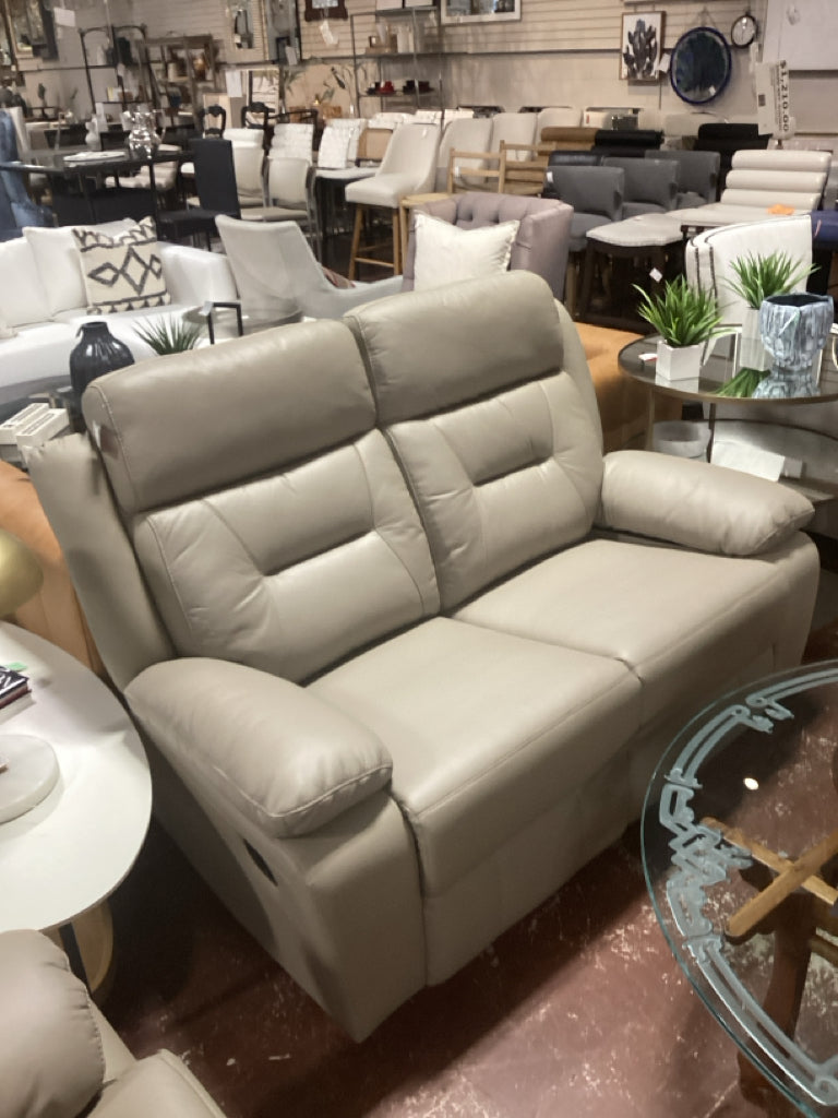 Laconia Latte Double Reclining Loveseat 62.5wx37.5 40 H