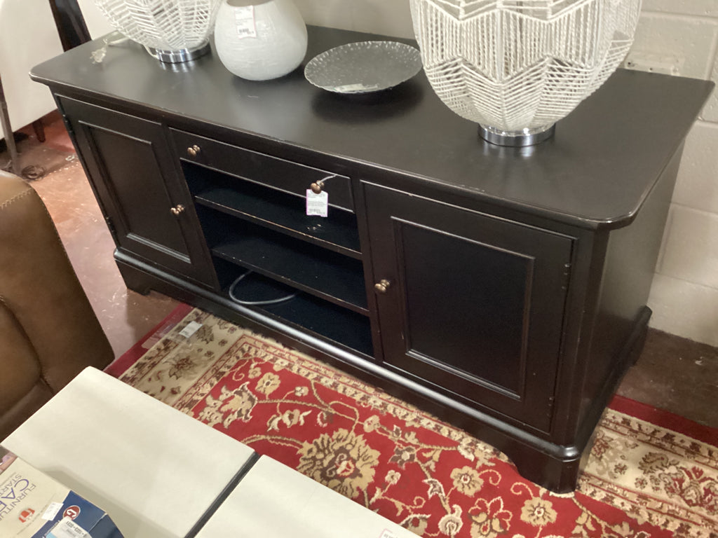 Thomasville Media Cabinet/TV Stand 58 x 20 x 28 AS FOUND