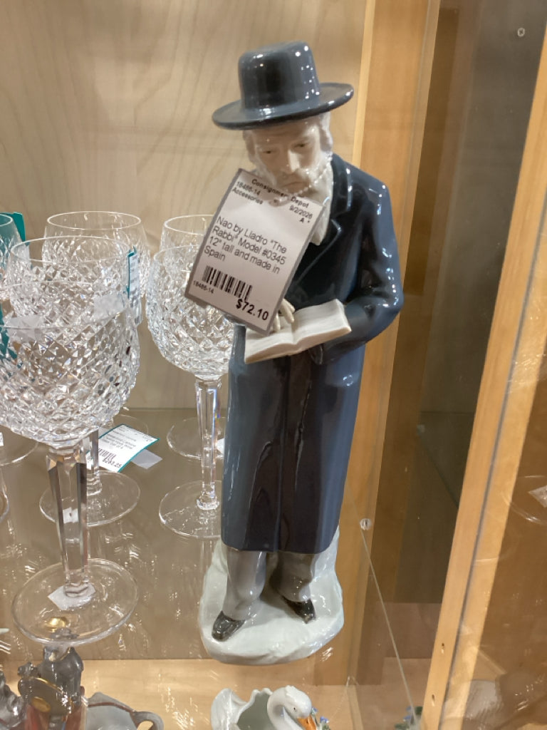 Nao by Lladro "The Rabbi" Model #0345 12" tall and made in Spain