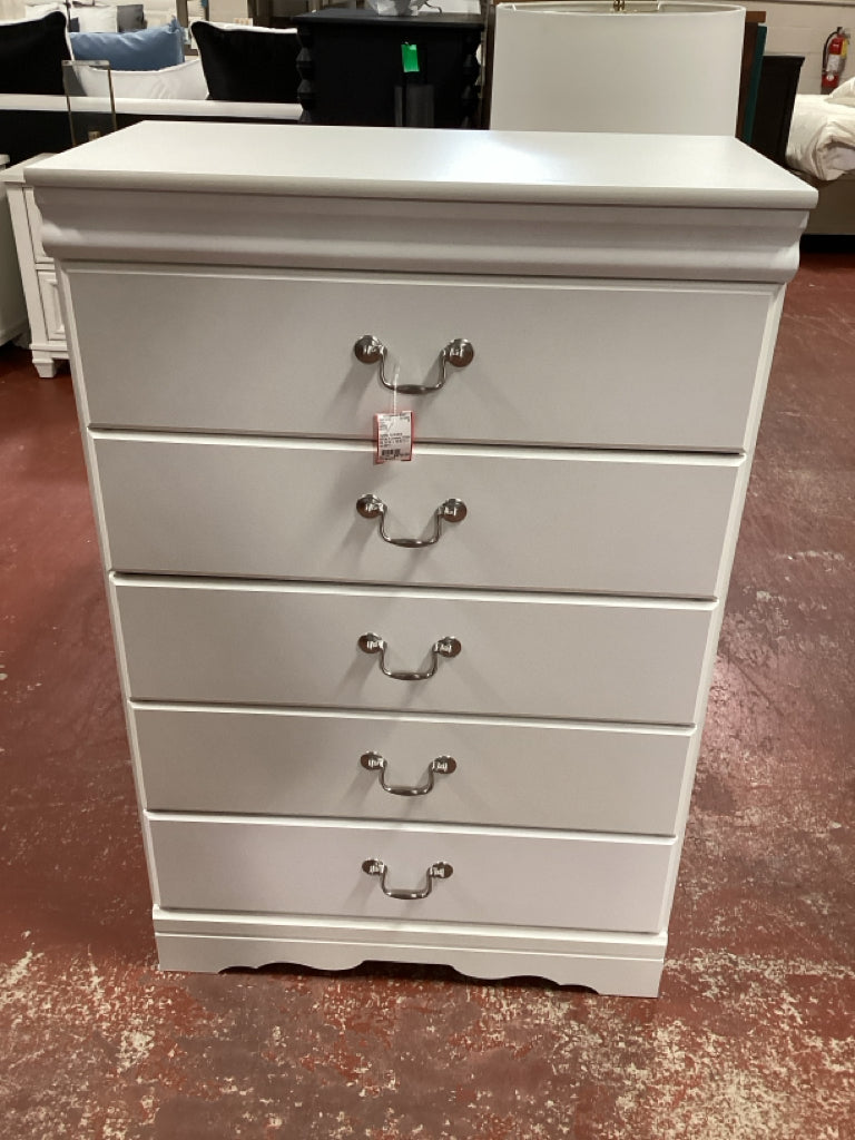 Ashley Anarasia White 5 Drawer Chest 29.76"W x 15.83"D x 44.69"H -