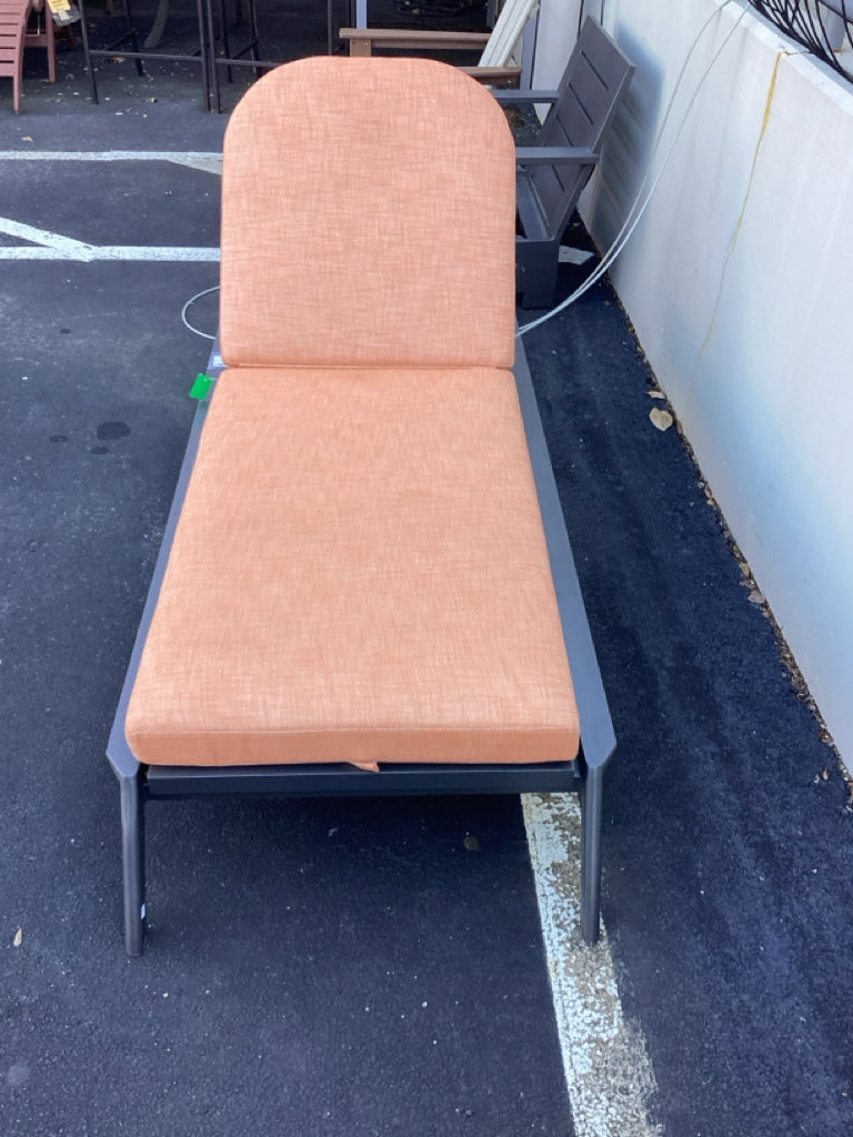 Restoration Hardware Outdoor Chaise lounge/aluminun base & cushion & cover