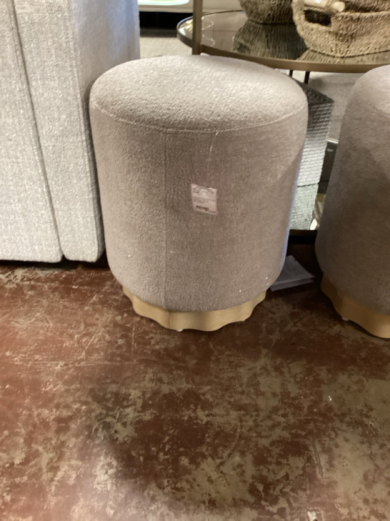Nikolas Round Boucle Ottoman 15x18 SFV4862B