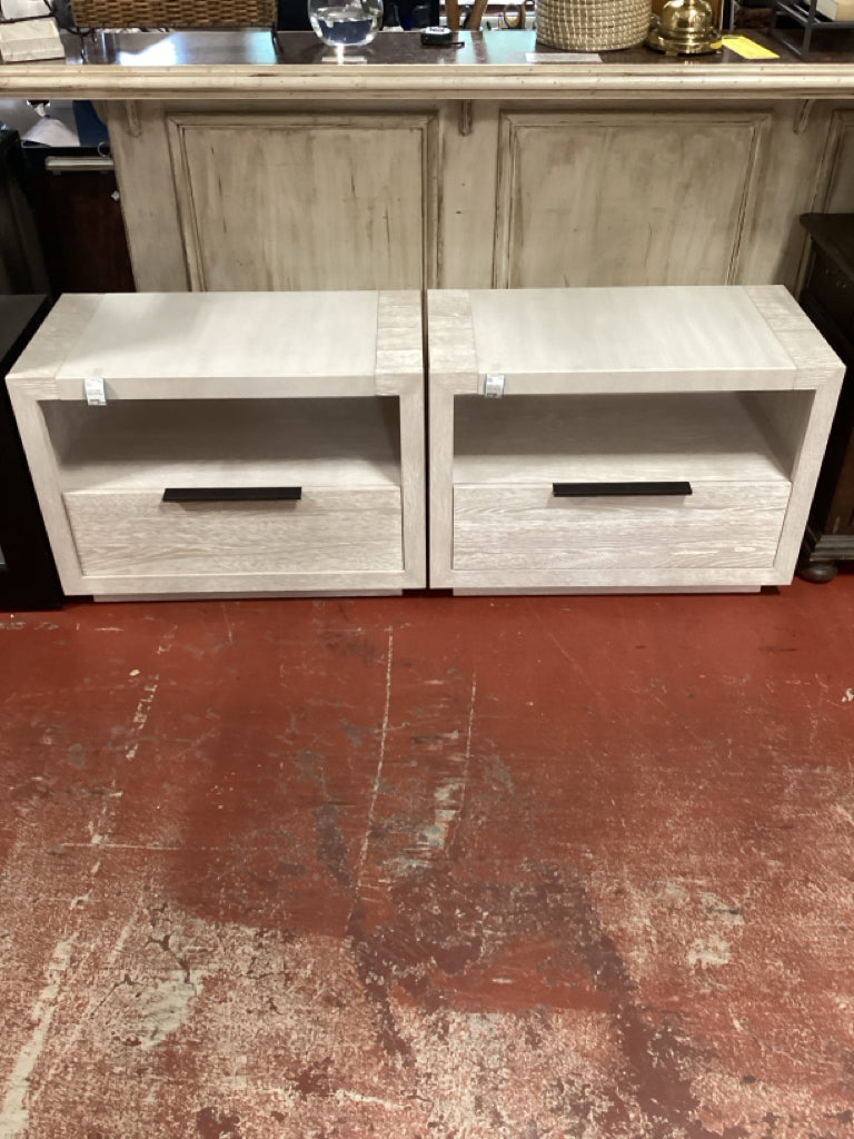 Universal 1 Drawer Wilshire Nightstand 18x34x24 Wht Wash