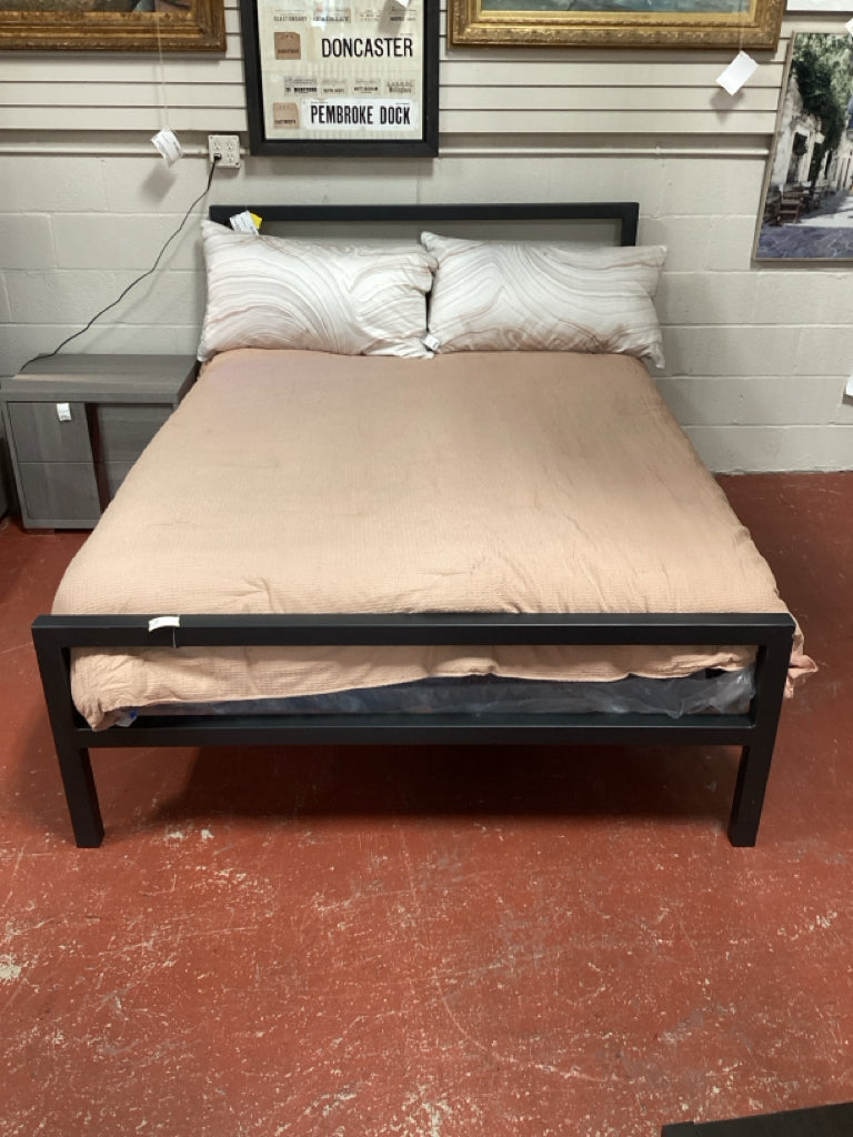 Room & Board Parson Standard Queen Natural Steel Frame Queen Bed Slats/Side Rail