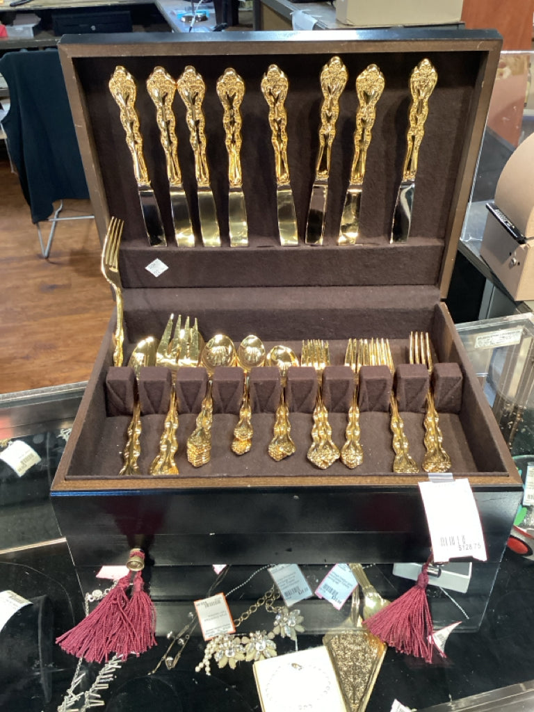 International gold electroplate flatware svc for 8 with case (45 pc)