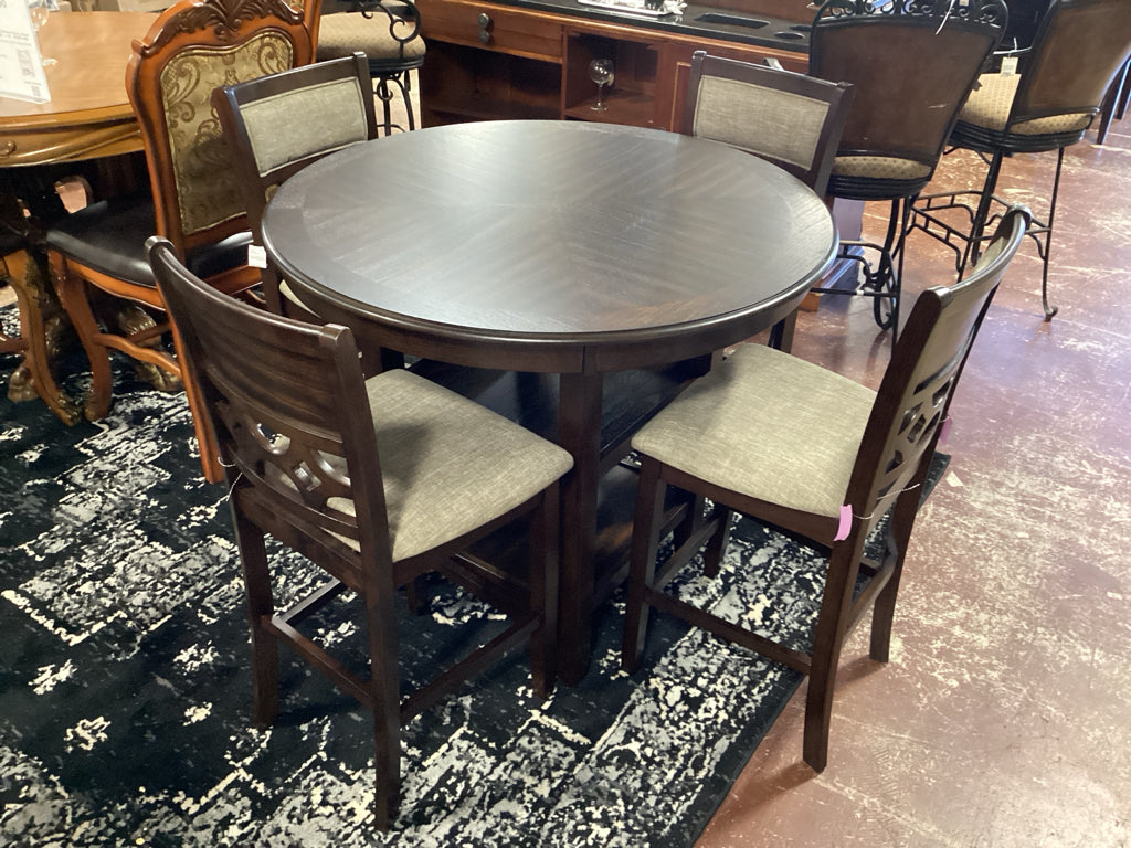 New Classic Mitchell 5-Piece Cherry Wood Counter Set 46" x 46" x 14" 5ECBPJNM