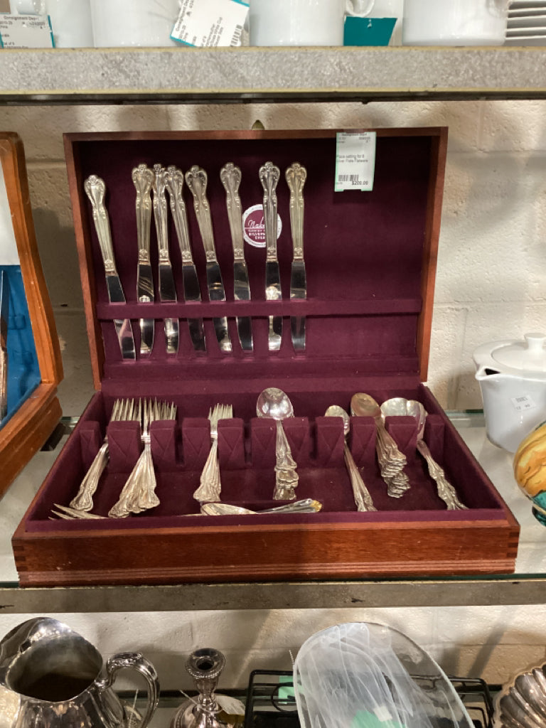Place setting for 8 Silver Plate Flatware