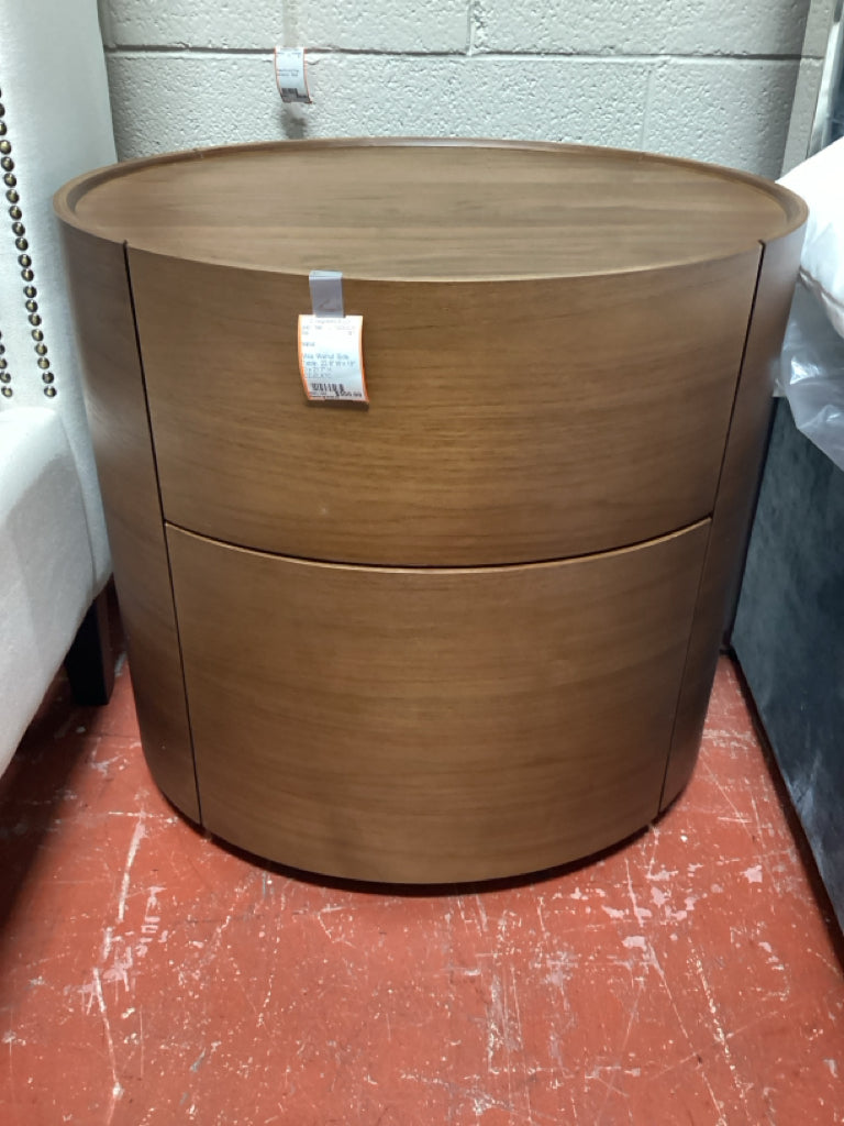 Mika  Walnut  Side Table   22.8" W x 19" D x 21.7" H  CZJZLX7C