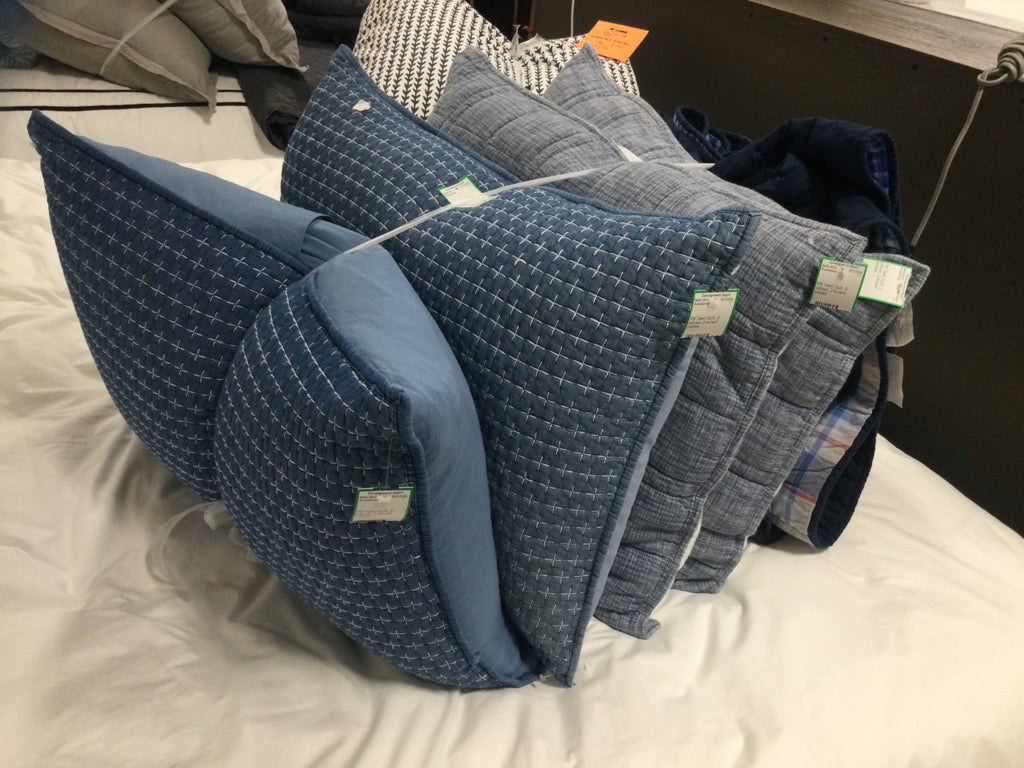 PB Teen Quilt, 2 pillows, 2 accent pillows