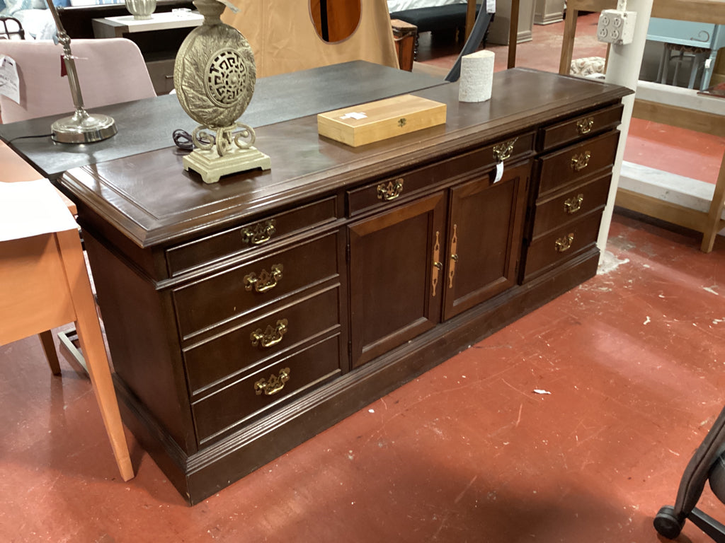 Sligh Mahogany Executive Desk / leather top 7 drawer 72x36x30 AS IS
