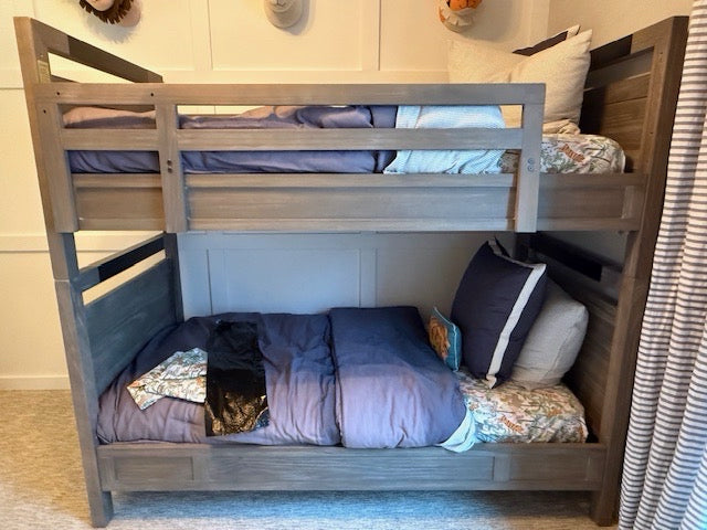 Universal Scummage twin/twin Bunk Bed w Ladder 80x43x72