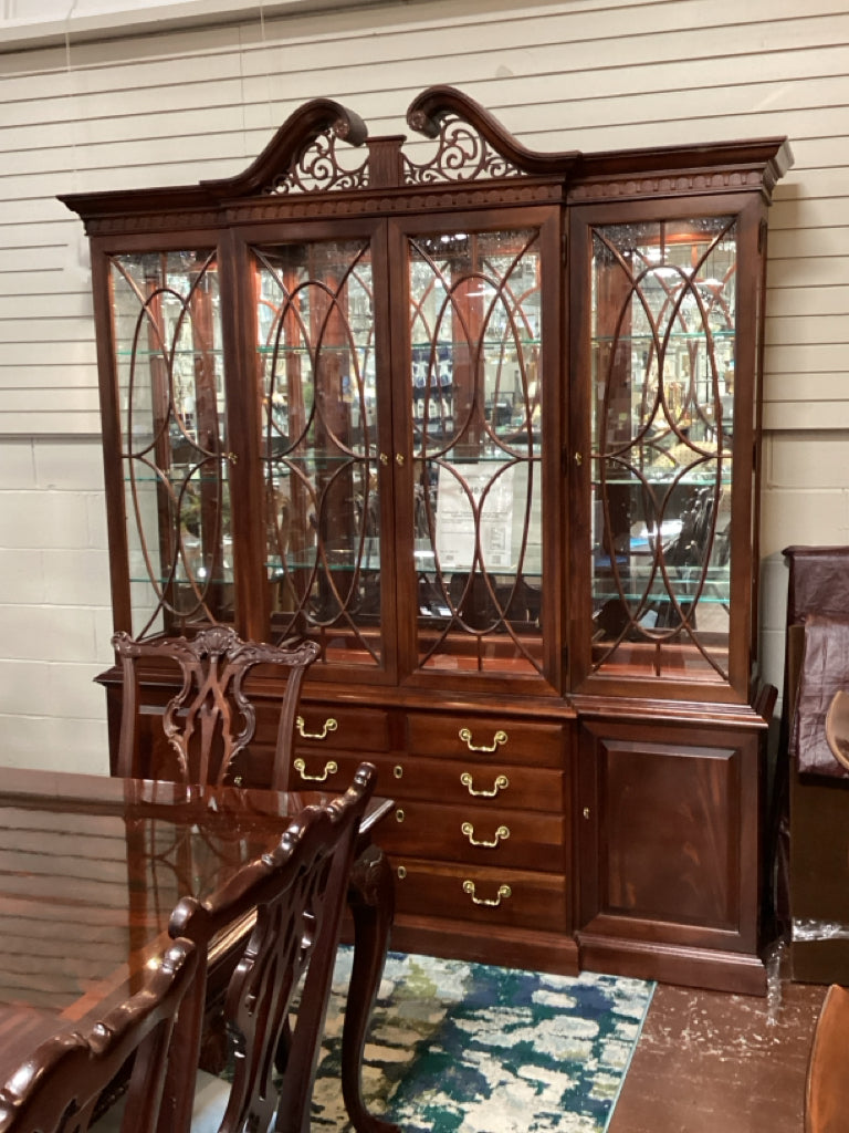 Thomasville Traditional Mahogany Bow-Front Sideboard 66x25x40