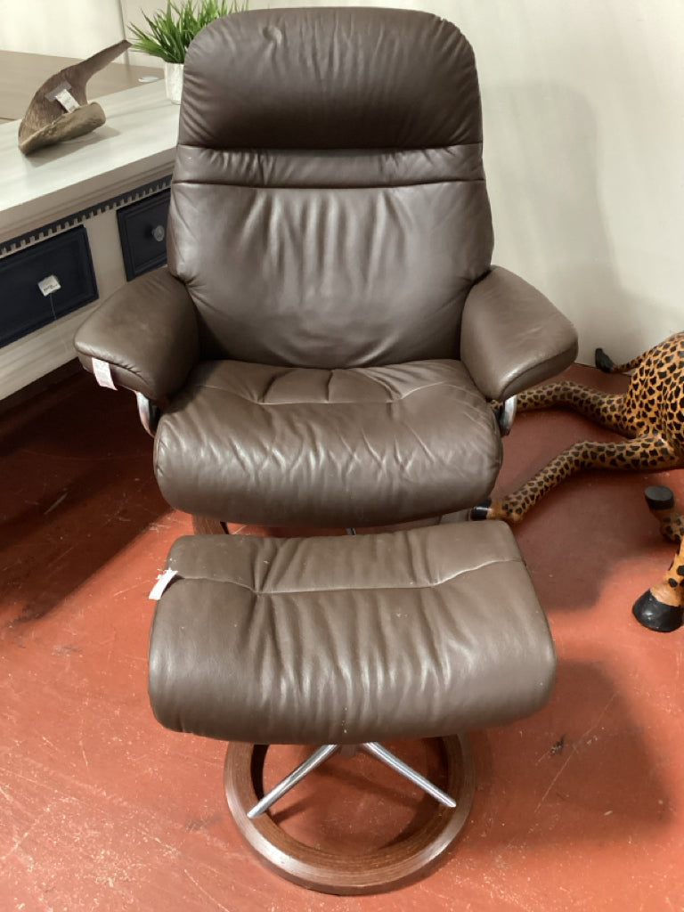 Ekornes N-622 Leather BROWN Recliner/Ottoman