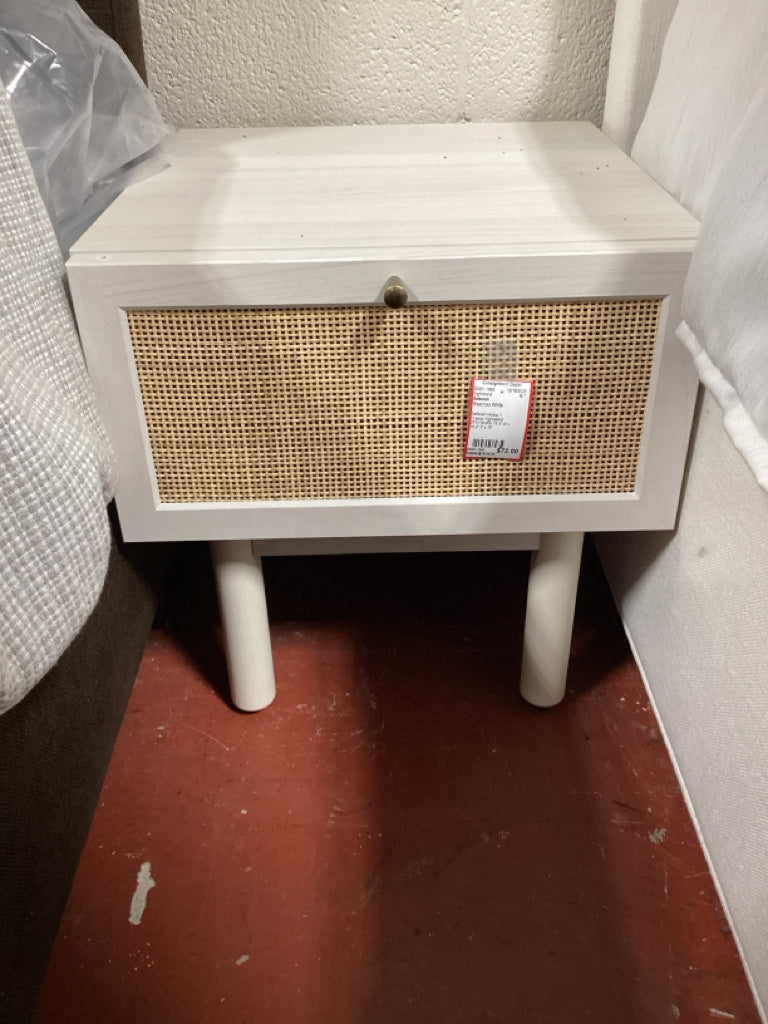 Safavieh Moore 1 Drawer Nightstand 2FXYSMRK 15.4" W x 16.2" D x 15 "