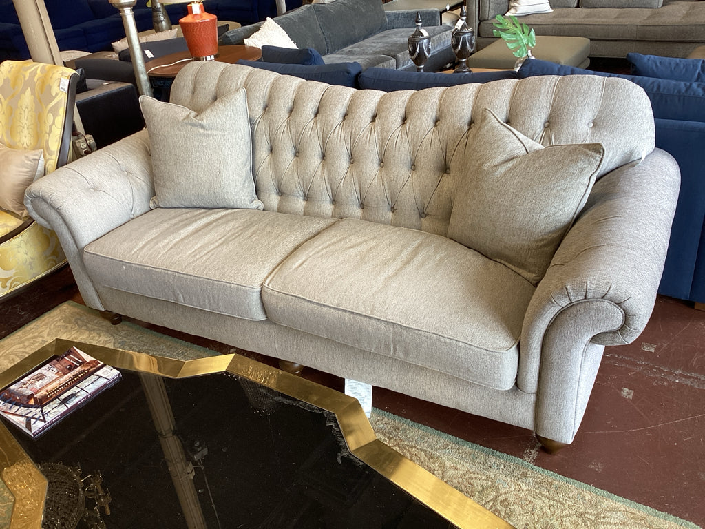 Haverty's Chesterfield Tufted Taupe Sofa 94x38x38