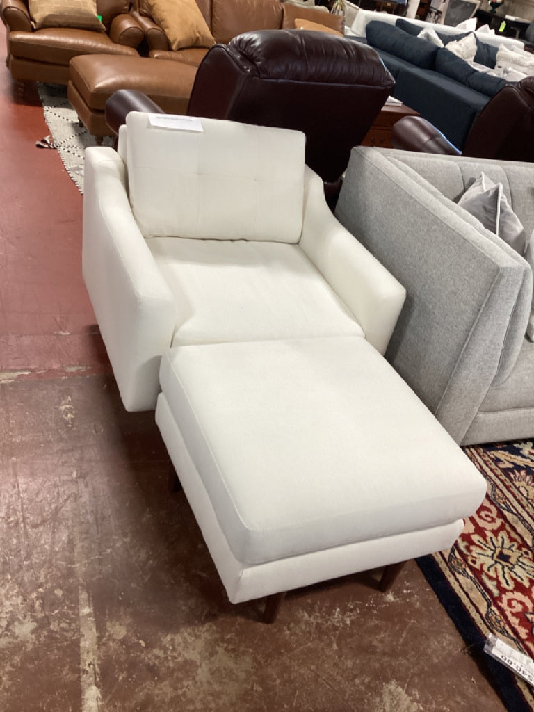 Burrow The Nomad Armchair with Ottoman in Ivory  35x35x33   AFNH2YA5