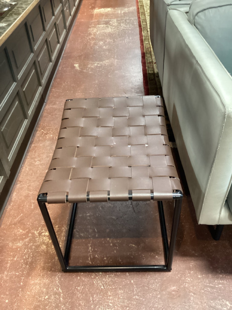 Mercana Clarissa 22.0 x16.0Wx 16.5H Brown Leather Seat w/ Black 69357  D9GRT3VY