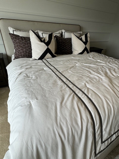 KING Eastern Accents Niche what/blk trim bedding set, 3 shams