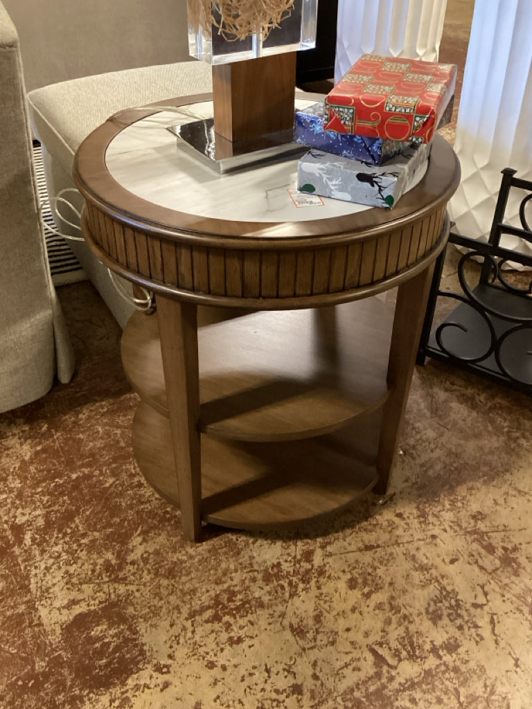 Havertys Transitional Round Mahogany End Table 24x24x26