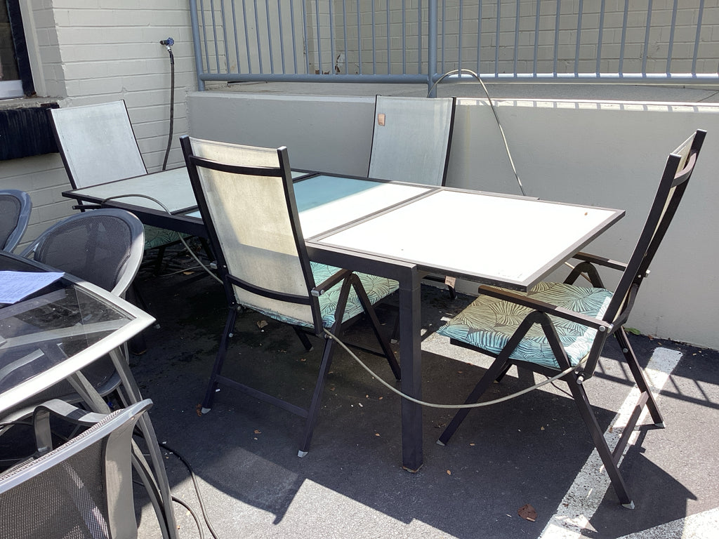 Outdoor Furniture / Glass & metal extension table & 4 chairs AS IS