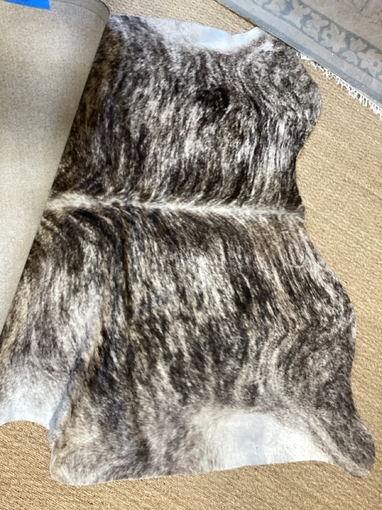 Rug / grey Brindle cowhide 78 x 66