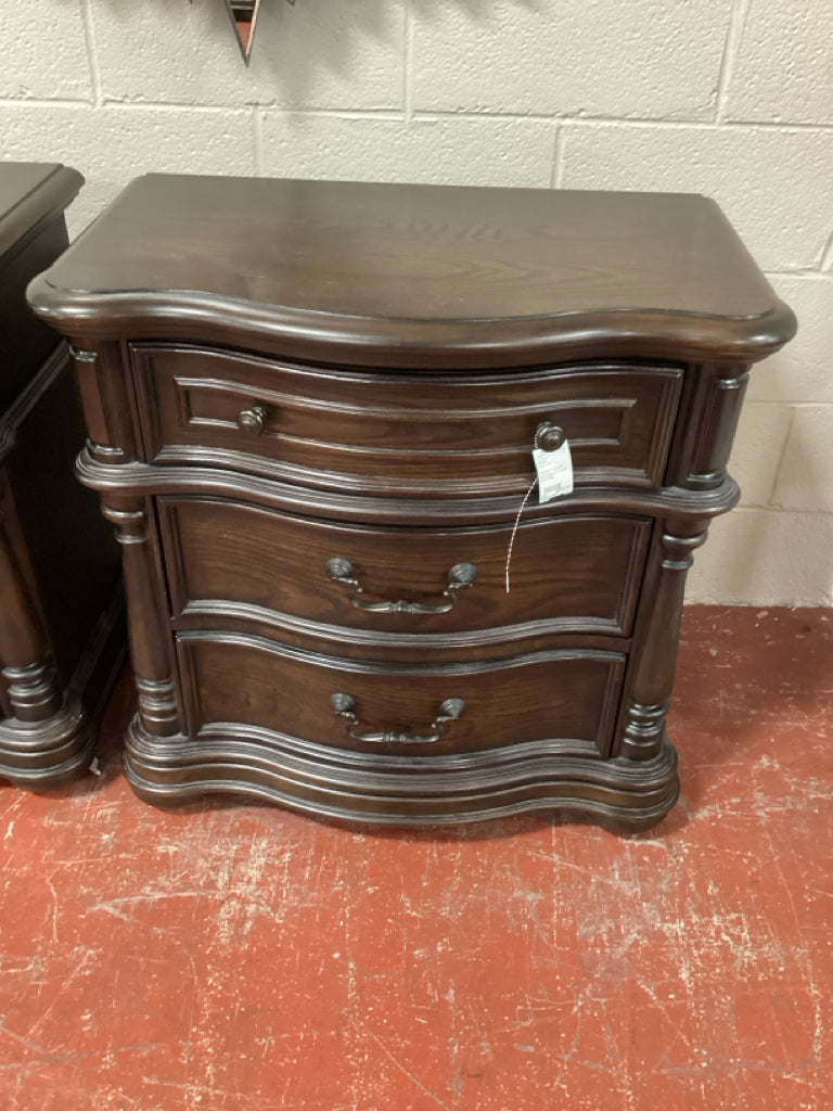 Havertys Newport Nightstand 3 Drawer 30x18x30