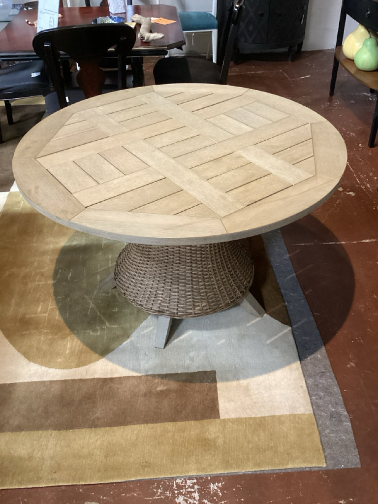 Watermark Living Wicker Round Dining Table 48" R 5W4W4JUF