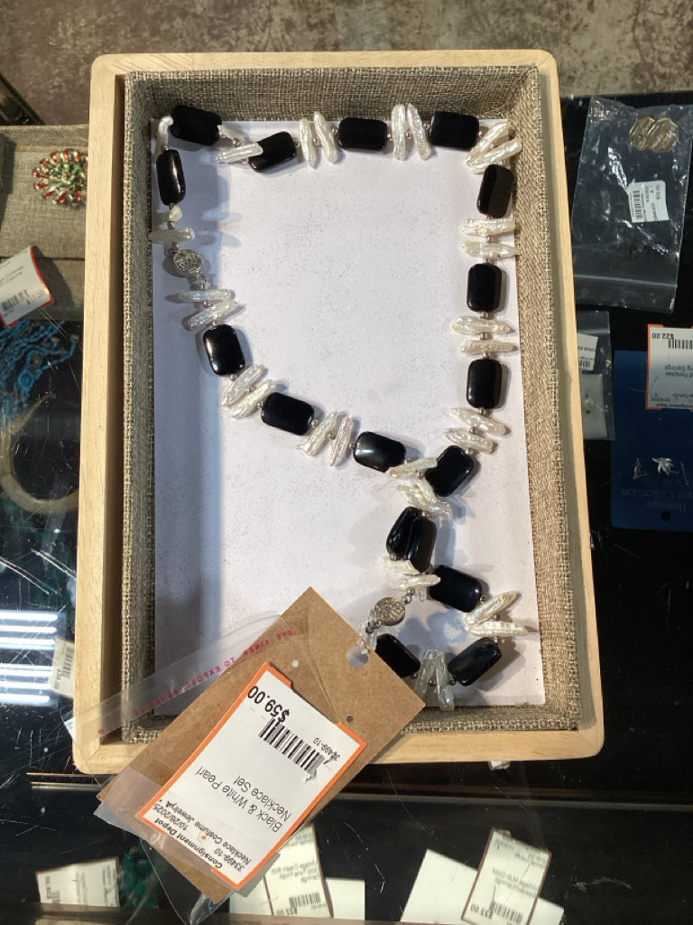 Black & White Pearl Necklace Set