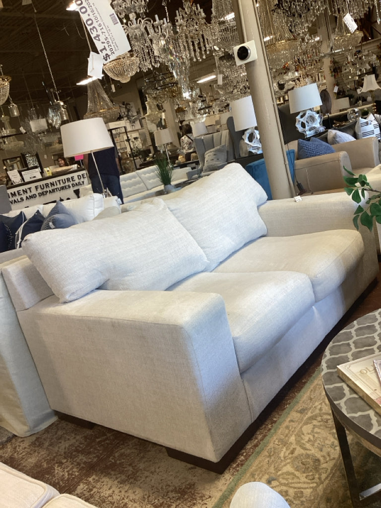 Loveseat/ Ashley Maggie cream 69.5 x 40 x 35