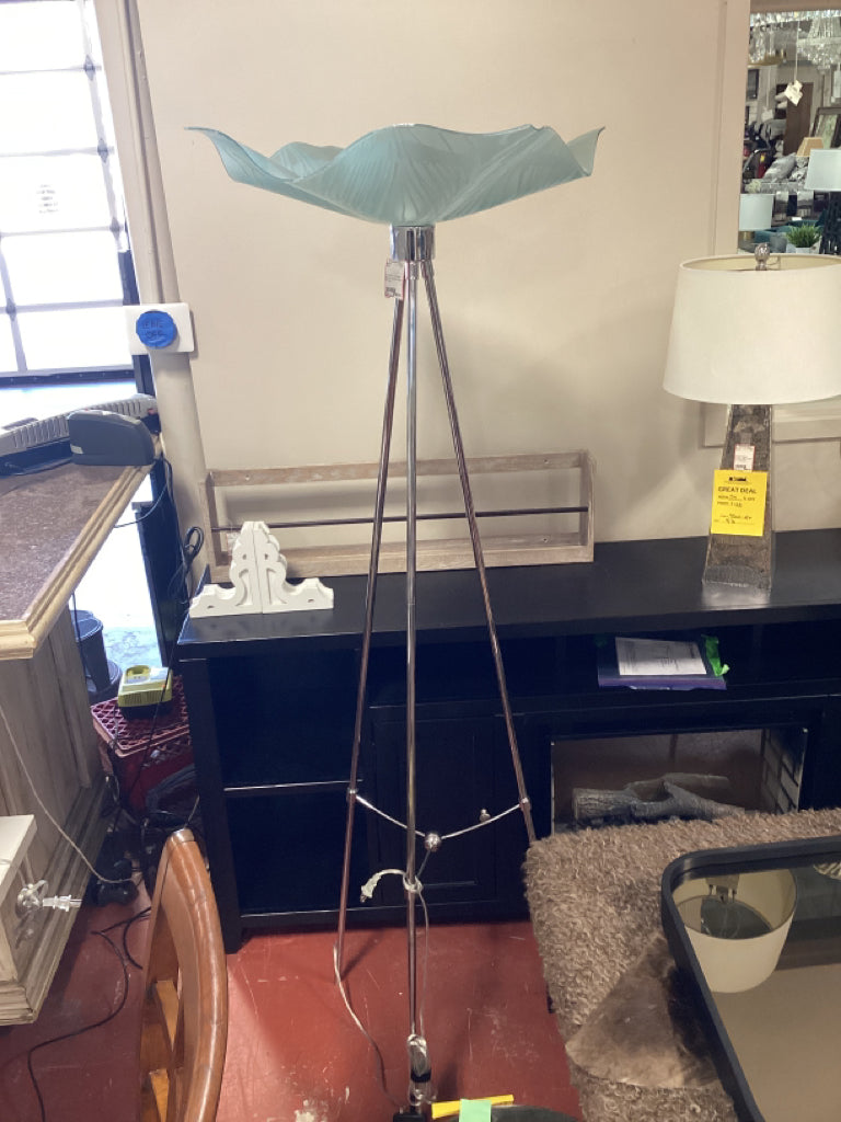 Floor lamp / Van teal free fom chrome tripod 72" high