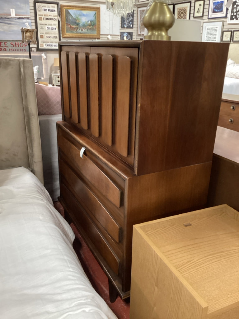 American of Martinsville Walnut Chest of Drawers 42X17X53