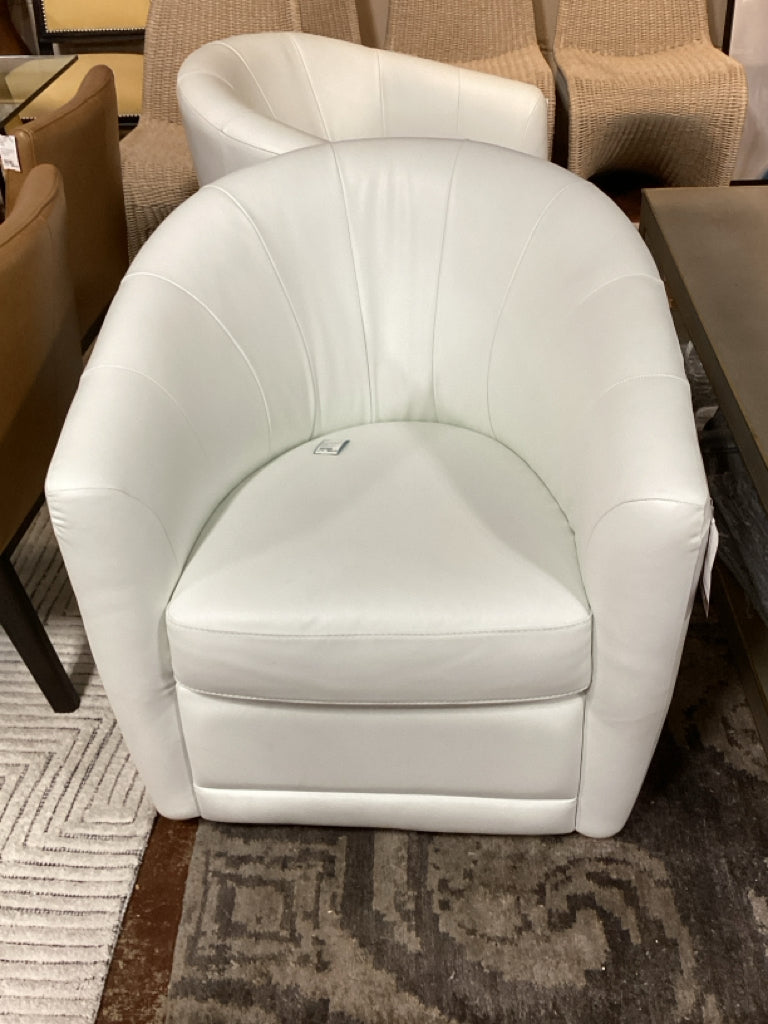 Natuzzi Modern Giada White Swivel Chair Leather 32Wx30"Dx34"H"