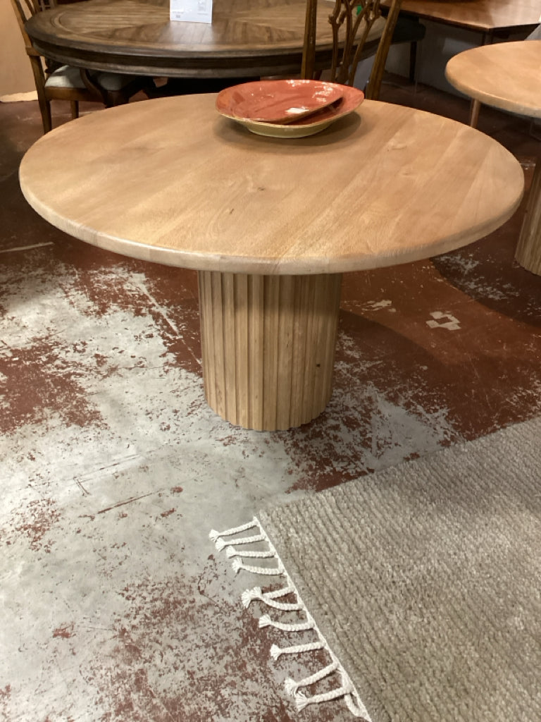 Breck Solid Wood 48" Round Mid Century Modern Pedestal Table 30"H 5CHJS323