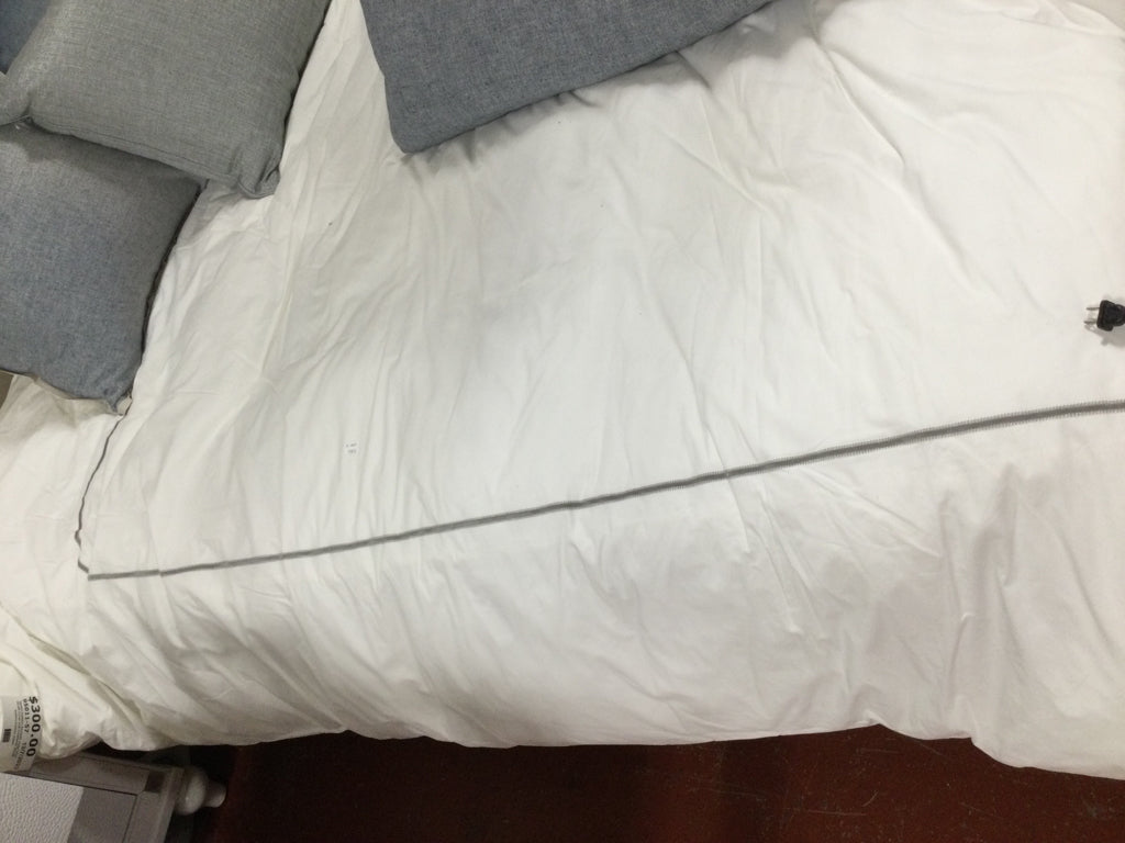 Queen Eastern Accents ziggy Vine Duvet Cover and Comforter