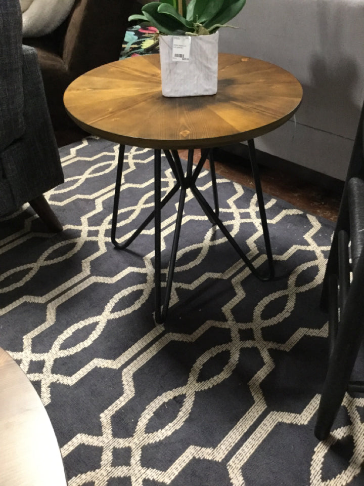 End Table Dark Brown/Black 23.50x24